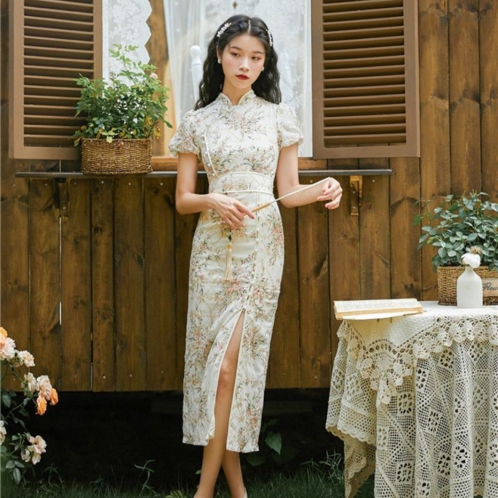 Ivory Cheongsam / Qipao With Floral Pattern And Pearl Buttons (NWOT)